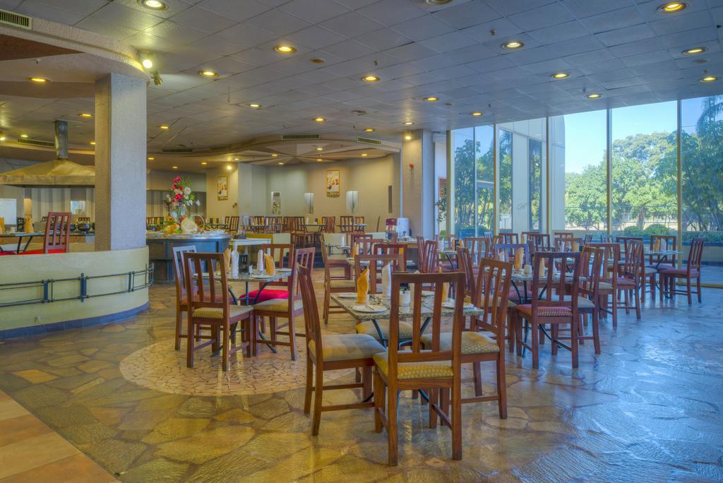 彩虹大厦酒店及会议中心 哈拉雷 外观 照片